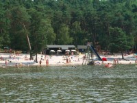 Máchovo jezero - Pláž Klůček; https://www.regatamachovojezero.cz/plaze